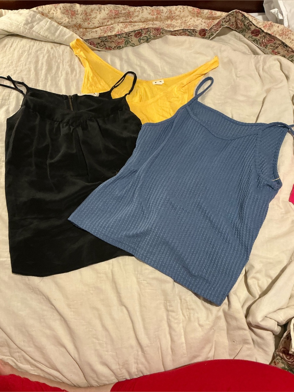 Women’s Tank Top Bundle Medium | Garage & More | 4 Pieces